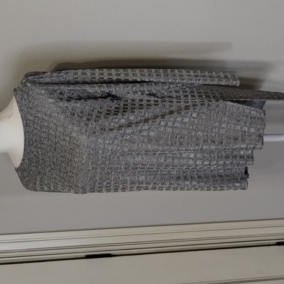 Zara W&B blouse top gray square Texture 3/4 sleeve size medium - Picture 2 of 10